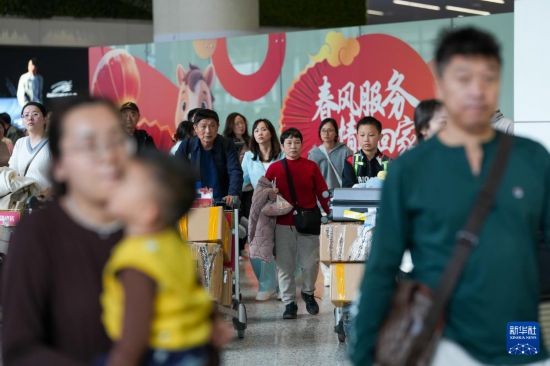 各地迎来春节假期返程高峰