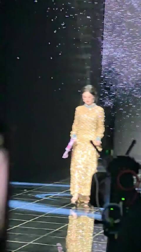 杨紫从童星到流量小花的转型之路