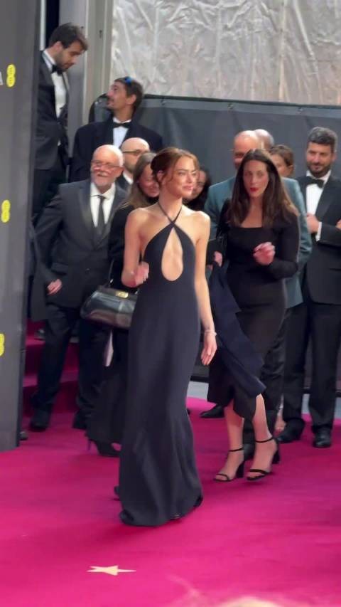 出席第78届英国电影学院奖红毯的石头姐Emma