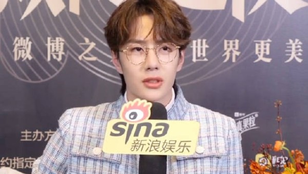 王一博采访展现坦诚直率性格