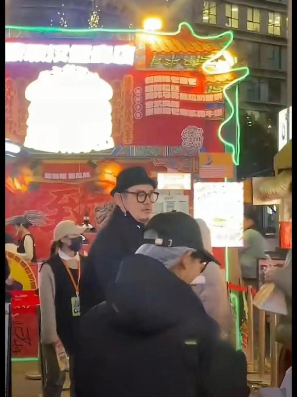 网友偶遇《天天向上》主持人钱枫，颈部线条消失，身材胖到200斤