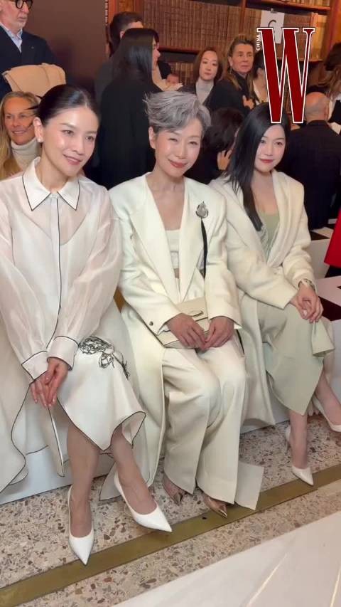 叶童胡可陈妍希同框亮相Giada大秀