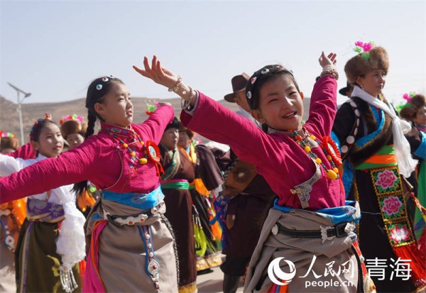 青海湟中：千人共舞展非遗