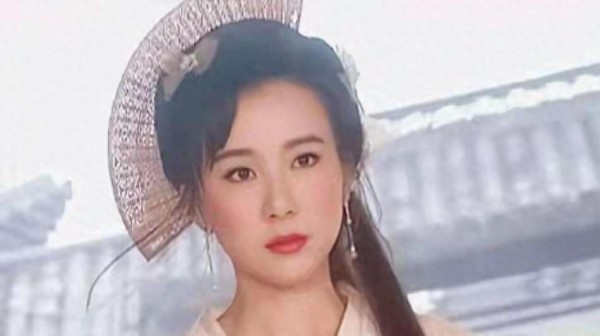 57岁萧蔷近况曝光！曾经历多段失败恋情，如今单身独居豪宅很惬意