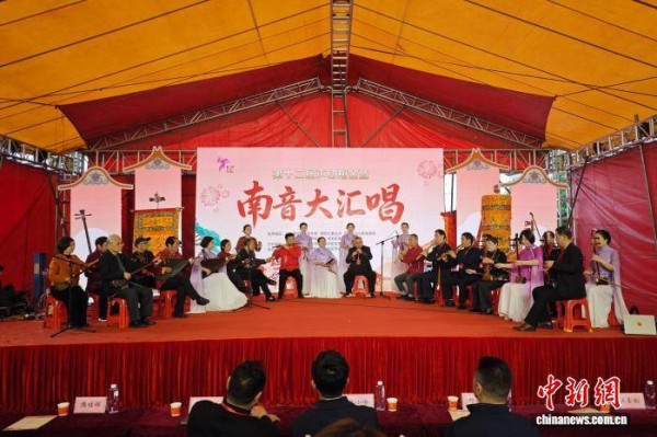 (侨乡新貌)元宵鱼灯映渔港 厦门侨村侨韵长