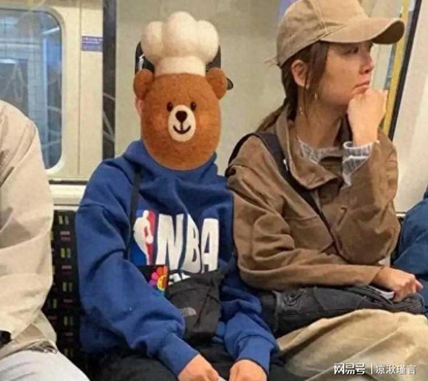 应采儿携子伦敦地铁,13岁Jasper摘牙套帅气将成英国学霸