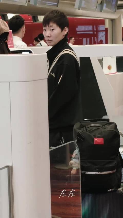 王曼昱陈幸同新加坡大满贯出发机场回国,两个人在一起热聊!