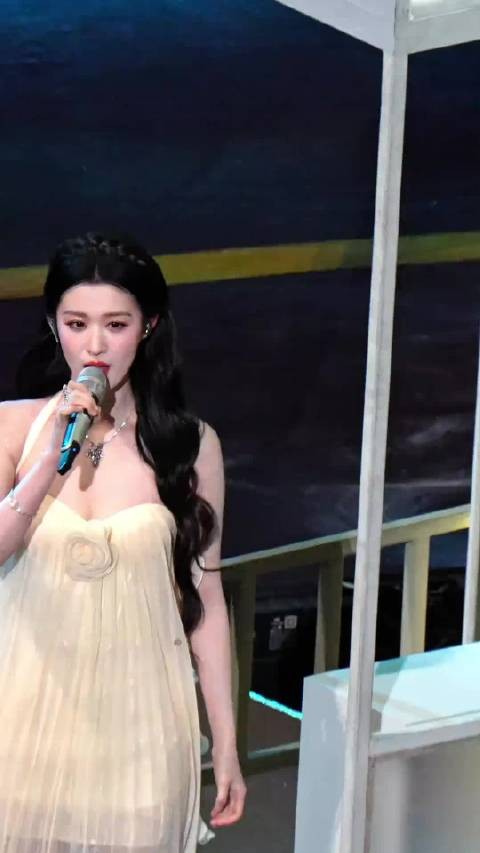 光看这张脸，还以为唱歌水平和孟子义一样，结果唱歌这么好听！