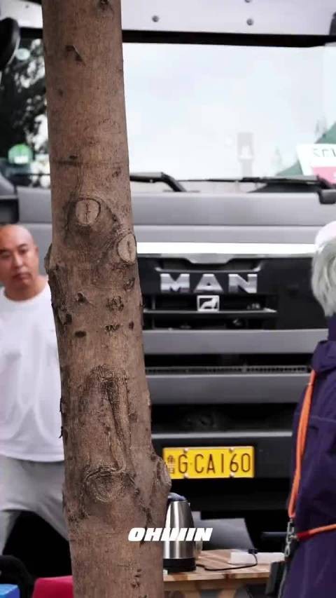 拉链开这么低能是好女孩吗