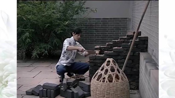 潜伏:翠平的操作真是绝!特务们还怀疑余则成,她一出手特务们就不怀疑了