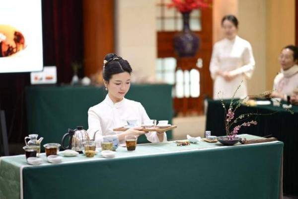 “共赴春之约”大使夫人茶美学品鉴活动举行