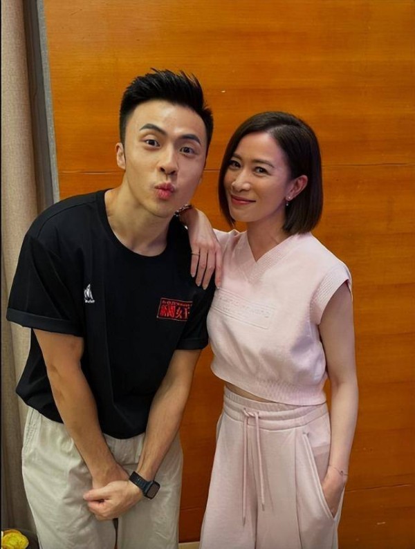 TVB男星疑公开恋情，曾放弃高薪跑龙套，如今演高管抱得美人归