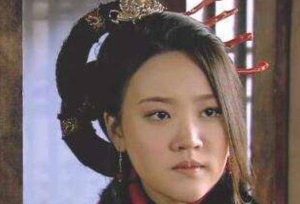 水浒传中，林冲为何不能娶扈三娘？梁山有人不同意，林冲不敢惹！