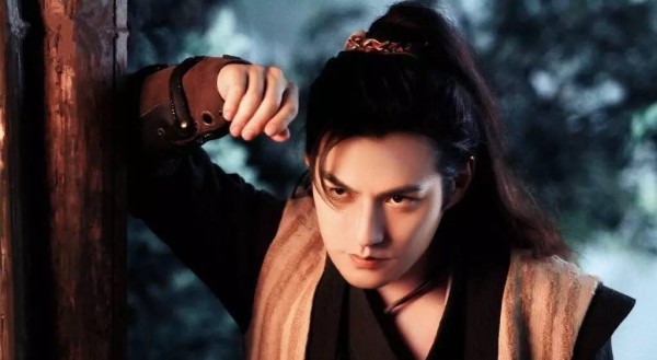 离开梁山，燕青退隐江湖，为何要趁夜摸黑挑走一担珠宝？