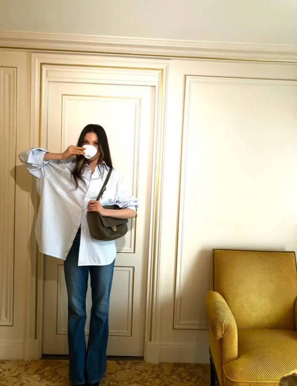 谷爱凌身材高挑，大长腿比例优越。