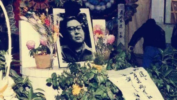 路遥北京领奖没路费，家人四处求捐助，弟弟挖苦：以后可别获奖了