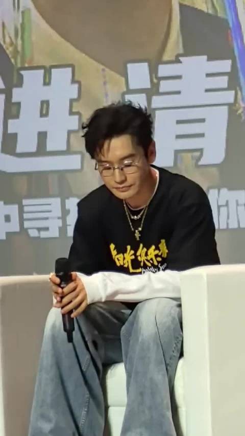 黄晓明坦言与小海绵处成哥们儿关系