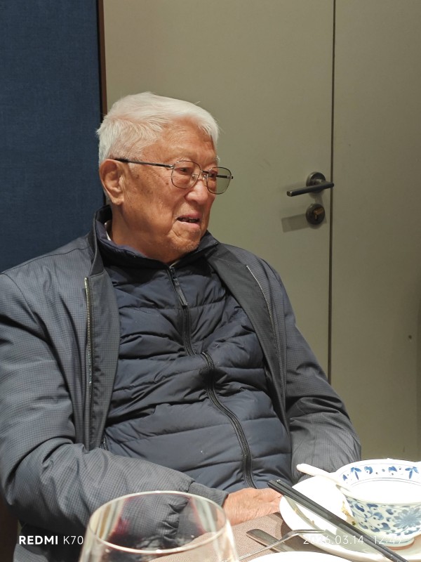 李伦新：一位平易近人的作家