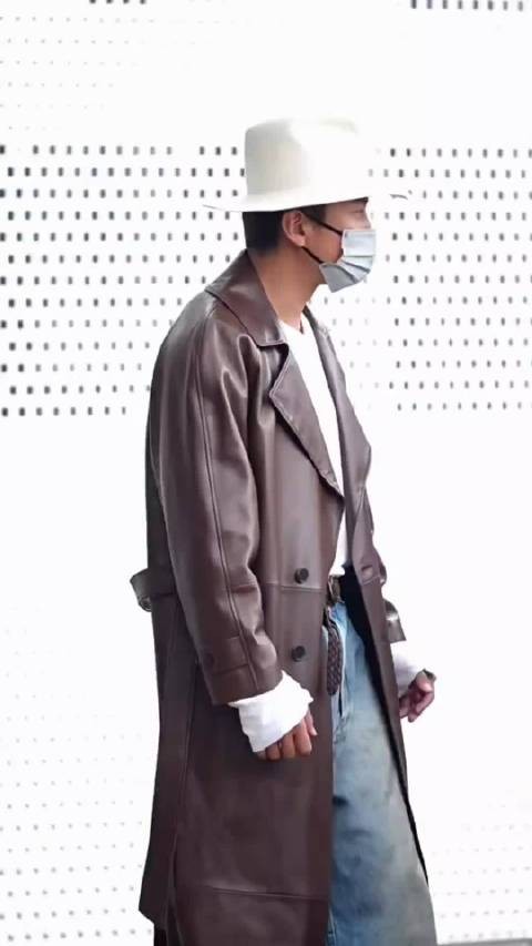 邓超孙俪北京到达，超哥客串俪姐保镖中，好有爱的一家