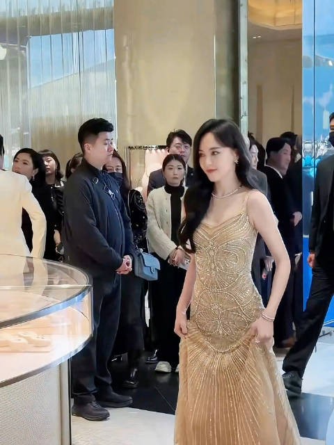 看到唐嫣 总感觉一阵春风吹来