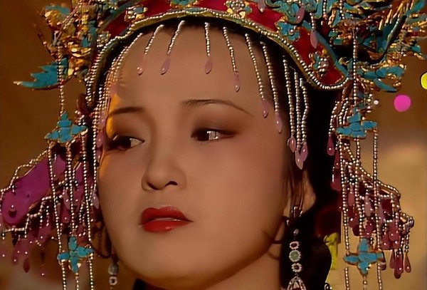 《红楼梦》贾元春到底如何死的？