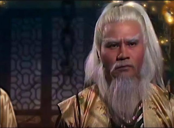 TVB老戏骨现身诊所，曾演大反派红极一时，如今满脸慈祥判若两人