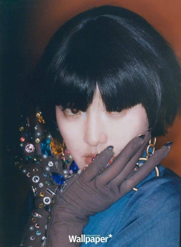 周迅齐刘海短发造型复古 气场强大