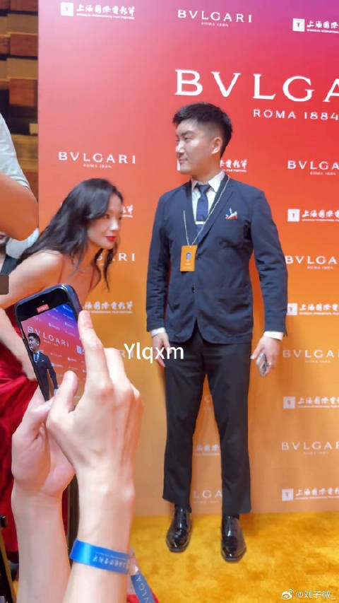 李梦吊带红裙 微博VC计划