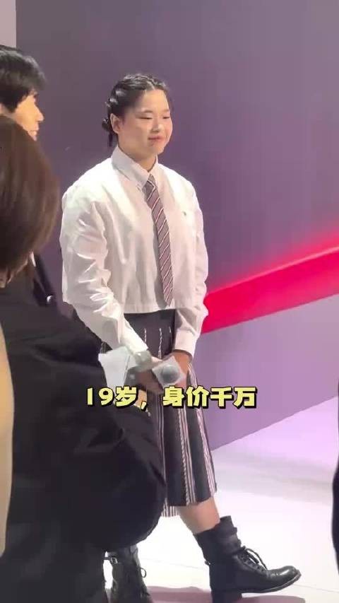 全红婵从灵气少女到“偷穿大人衣服的小学生”，只差一个造型师