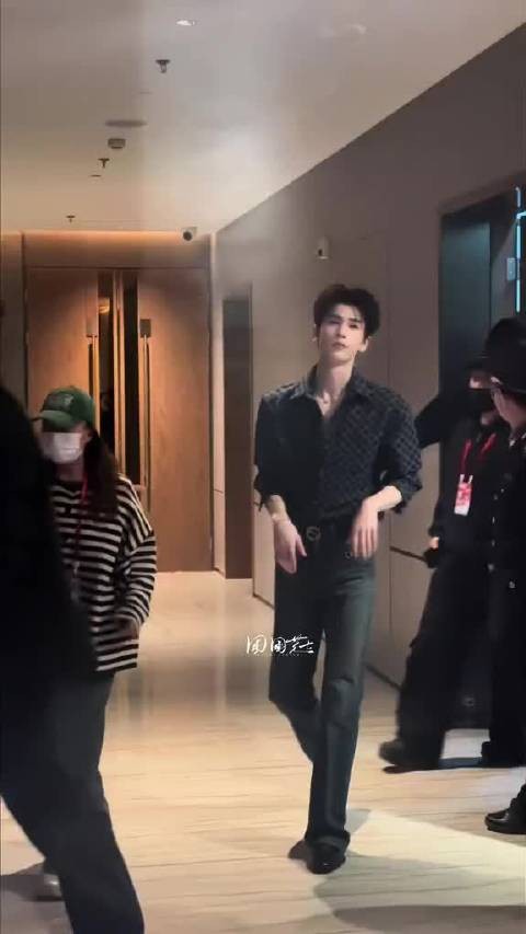 张凌赫现在接戏都开始搭这种没听过的女主了？