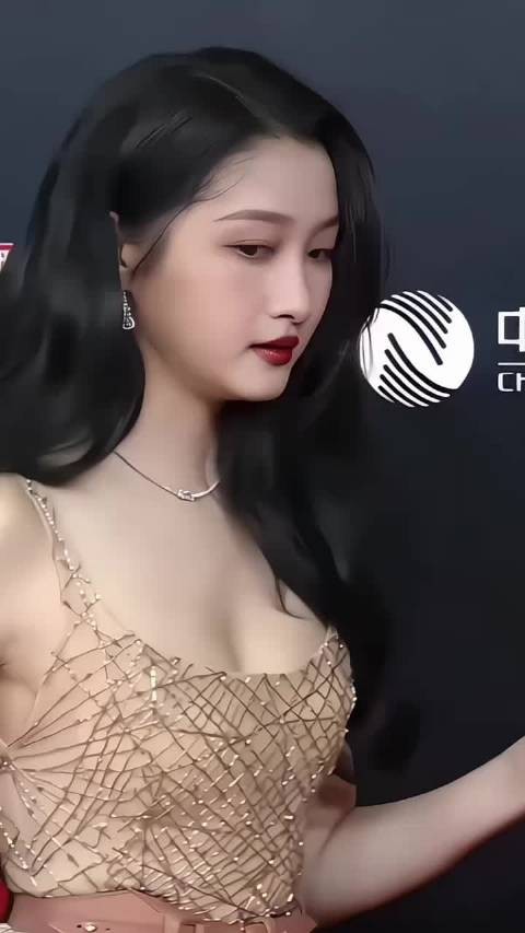 关晓彤搜 有颜值有身材，大长腿真的又白又细