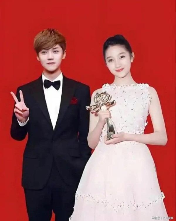 鹿晗关晓彤又双叒叕上热搜,博主曝二人分手原因,男方酗酒发酒疯