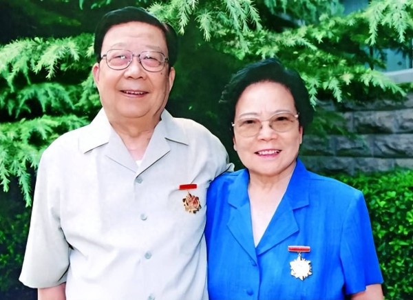 演员王遐100岁病逝!丈夫是名导谢铁骊,谢导逝世后她单身11年