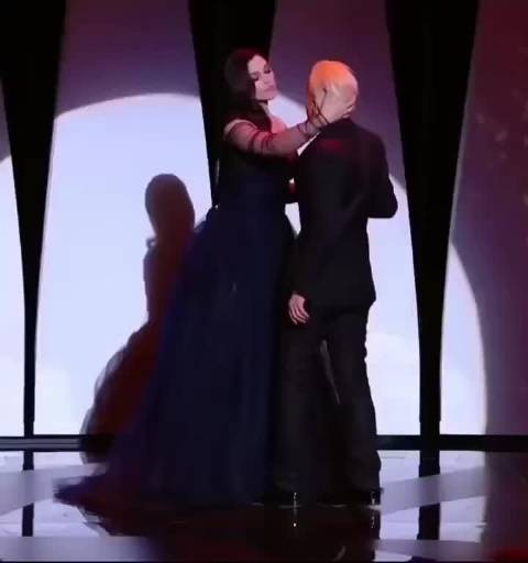 莫妮卡贝鲁奇的强吻