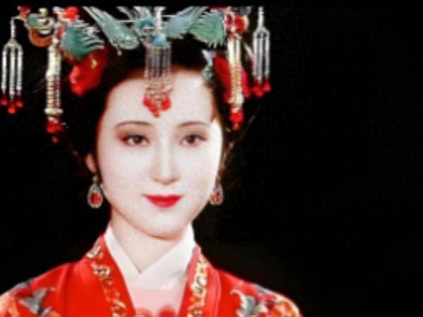 香菱为啥是灾星临世？她竟是宝玉和宝钗的女儿？像秦可卿竟是恶谶