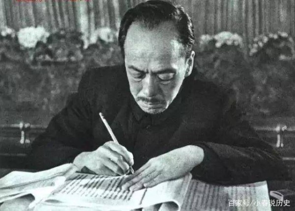 绘画比肩齐白石，书法齐名郭沫若，情报专家康生到底多有才华？