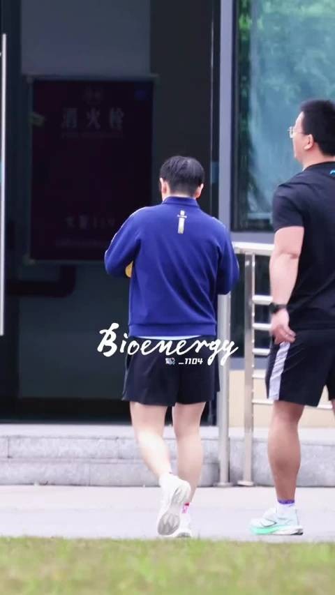 小黄鞋小黄水杯傍晚又出现的孙颖莎