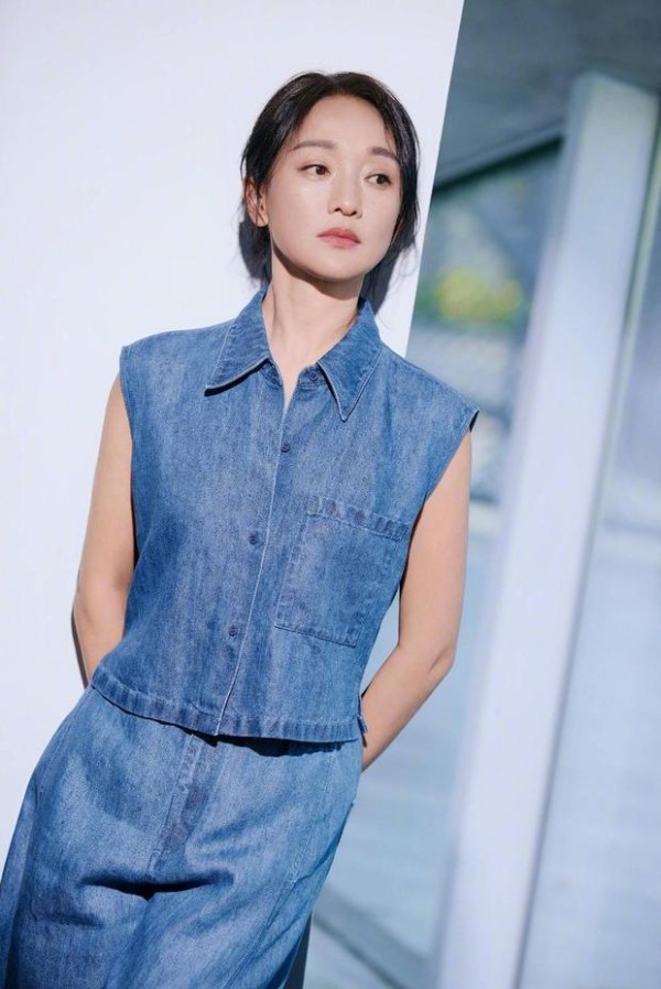 周迅美貌在线,皮肤白皙,保养有方。