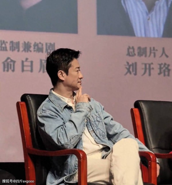 吴京健康引担忧,出席活动脸水肿,一按一个坑,本人第一时间回应