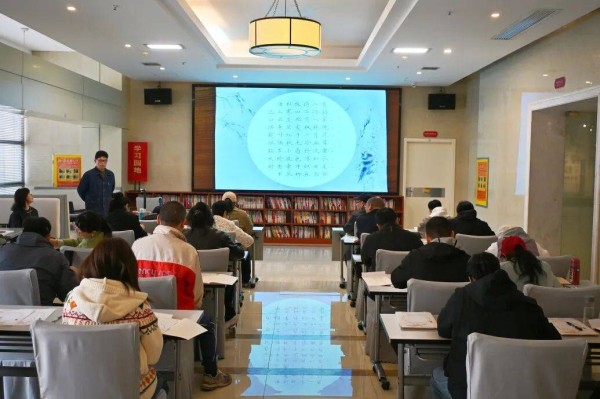 书法名家柳长忠首次为武汉残疾学员授课:用笔尖点亮心灯