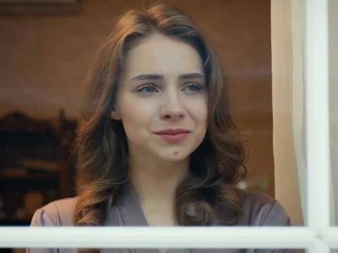 女人等当兵八年的丈夫回家，却不料等来的是丈夫牺牲的消息