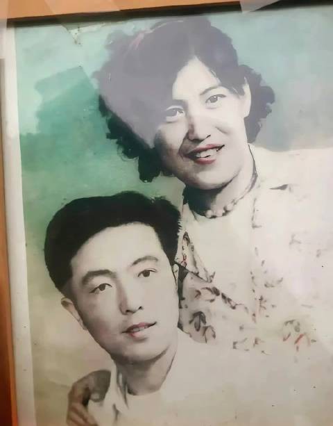 张雪峰不记恨姥姥姥爷年少疏离,事业有成后慷慨回报