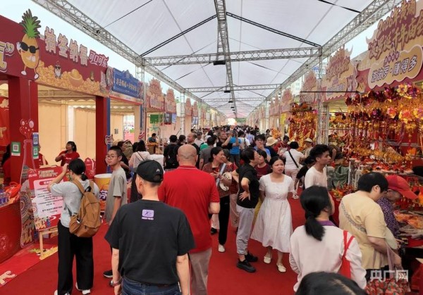 2026年黄埔“波罗诞”千年庙会启幕，“波罗鸡”与“大湾鸡”同框亮相！