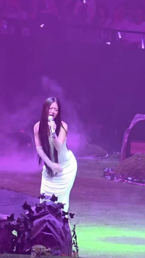 单依纯：好想谈恋爱 看得出来是真想恋爱了 你们知道我没开声音有多诡异吗？