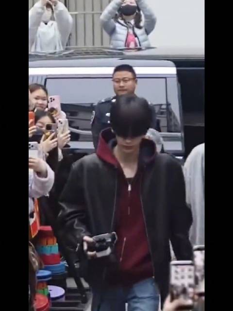 张凌赫素颜状态佳，新剧《归鸾》饰演萧厉受期待