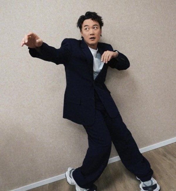 场面尴尬！陈奕迅现身单依纯演唱会，受好友风波牵连，全程控表情