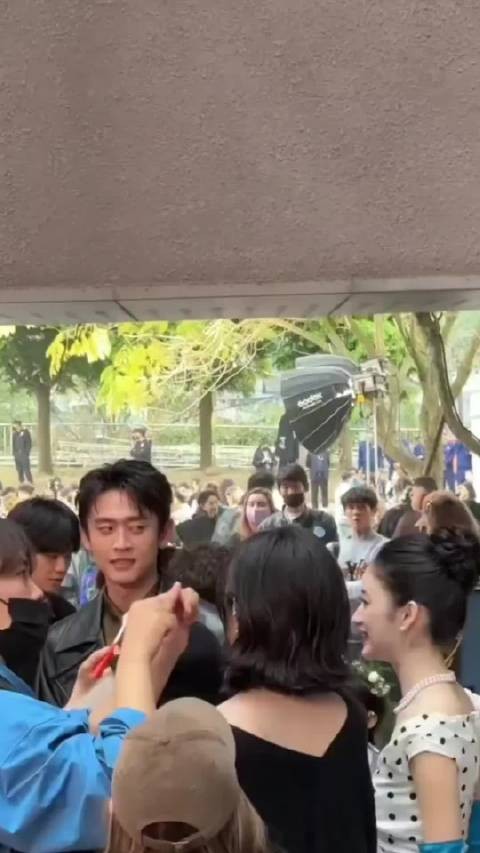 王天辰你这样看郭晓婷,不怕眼镜斜视啊 !