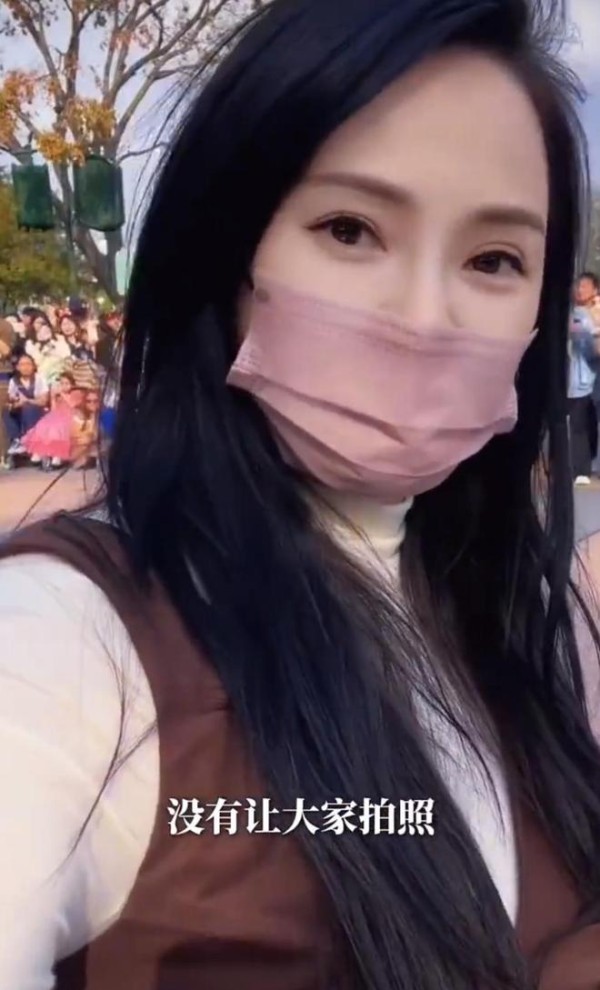 伊能静回应迪士尼拒绝合影:难得一家三口相聚,希望全心陪女儿