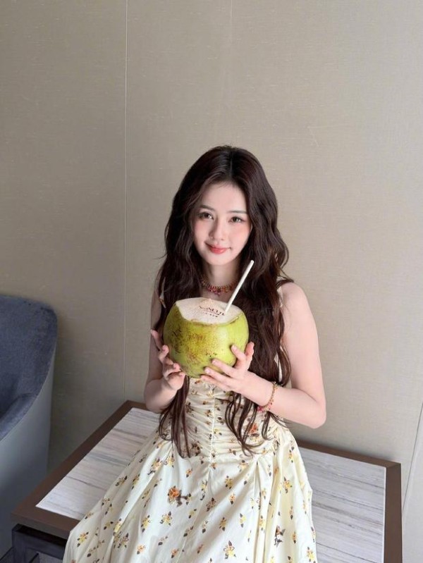 白鹿元气又活力。