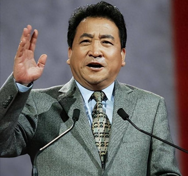 75岁姜昆近况：与46岁单身爱女相依为命，日子过得让人羡慕